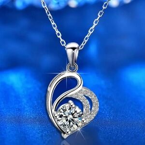 Heart shaped pendant necklace
